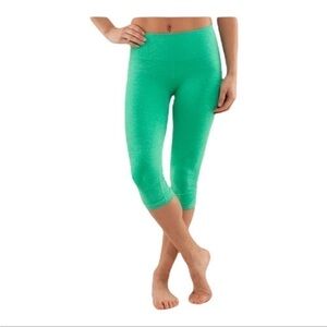 Lululemon In The Flow Crops in Very Green  Sz 6